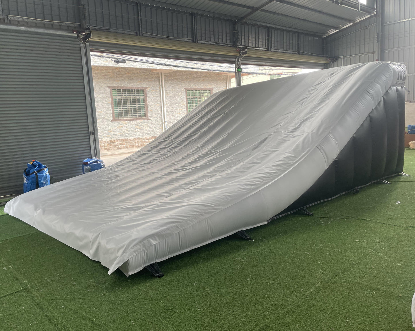 AB-224  Inflatable airbag landing bmx factory customized mtb landing airbag