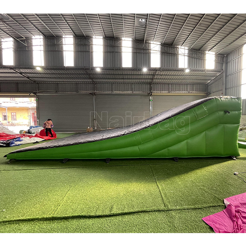 AB-174-8x5x2.1m Small Kids inflatable bmx bike landing airbag ramp