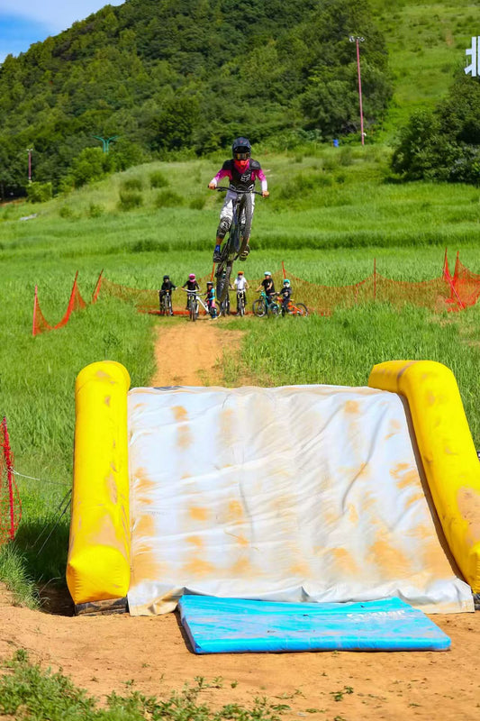 Level up your bike park safety with our inflatable jump landing ramp