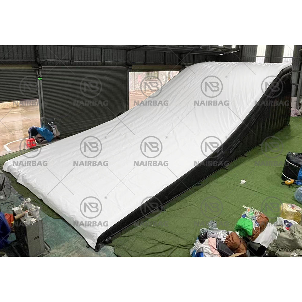 FMX-025 PVC Sloped Jump Air Bag Mat for Stunt Moto Freefall Landing  Air Bag Mat with Blower Can Customized Logo